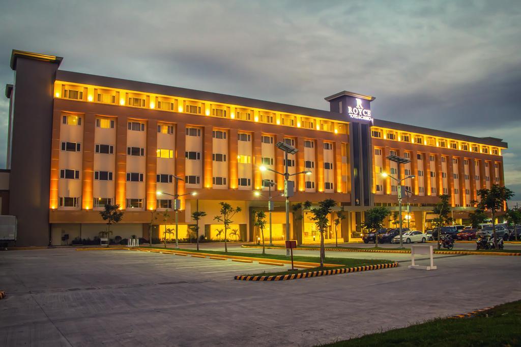 Royce Hotel & Casino Clark Field Exterior photo